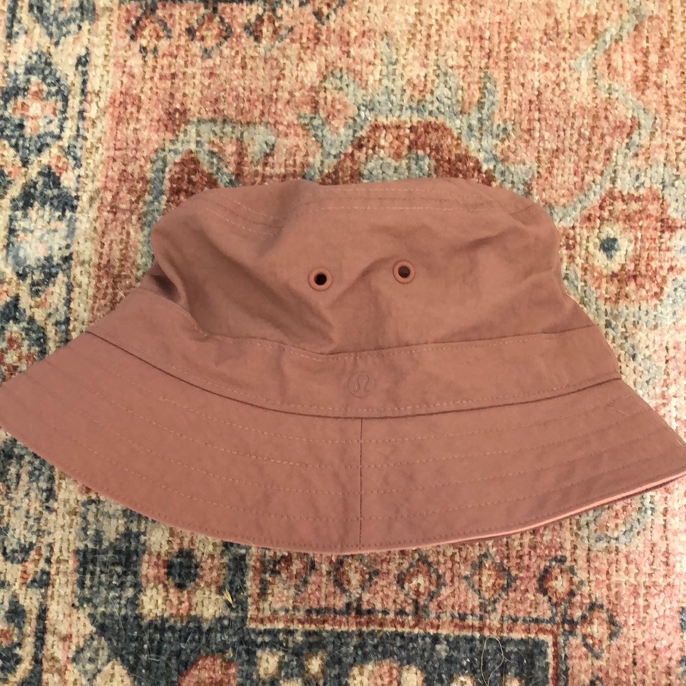Lululemon bucket hat